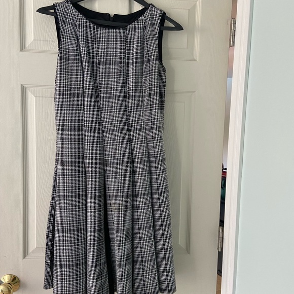 Roz & Ali Dresses & Skirts - Plaid pleated dress for fall. Has lace in the pleats